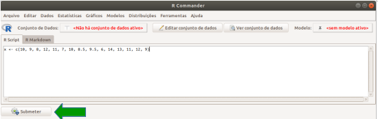 Execução de um comando na interface gráfica do R Commander. Digitamos o comando e clicamos no botão Submeter (seta verde).