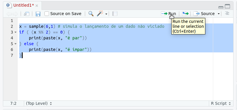 Área de script do RStudio. Ao selecionarmos os comandos e clicarmos no botão Run, os comandos serão executados na console do RStudio.