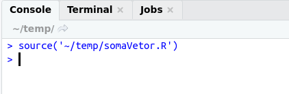 Salvando o script com a opção Source on save selecionada fará com que o script seja compilado e o resultado mostrado na console do RStudio.